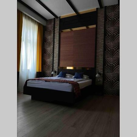 Safari Royal Apartment Oradea Bagian luar foto