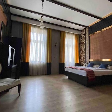 Safari Royal Apartment Oradea Bagian luar foto