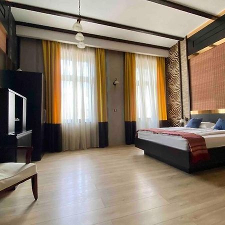 Safari Royal Apartment Oradea Bagian luar foto