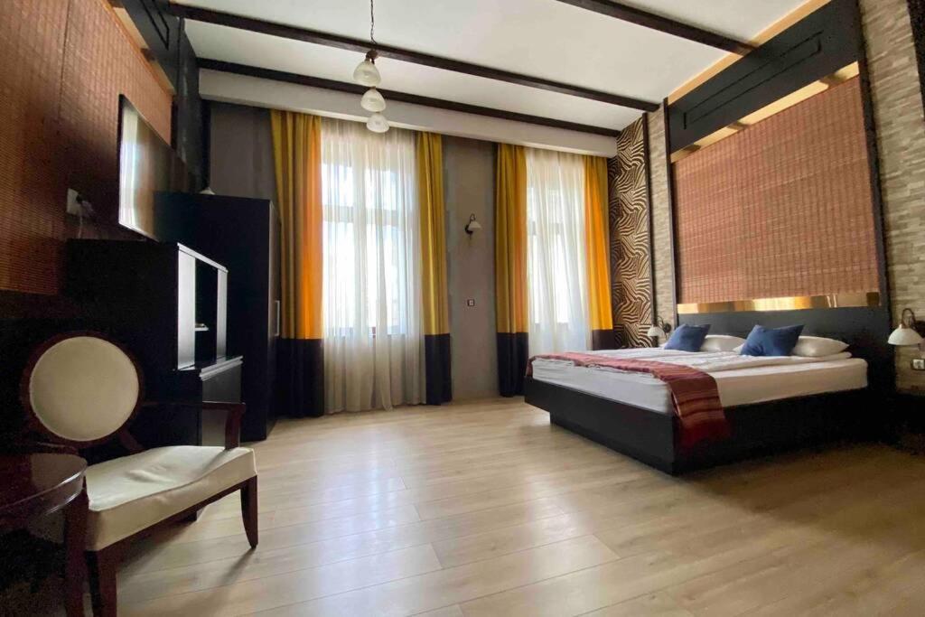 Safari Royal Apartment Oradea Bagian luar foto