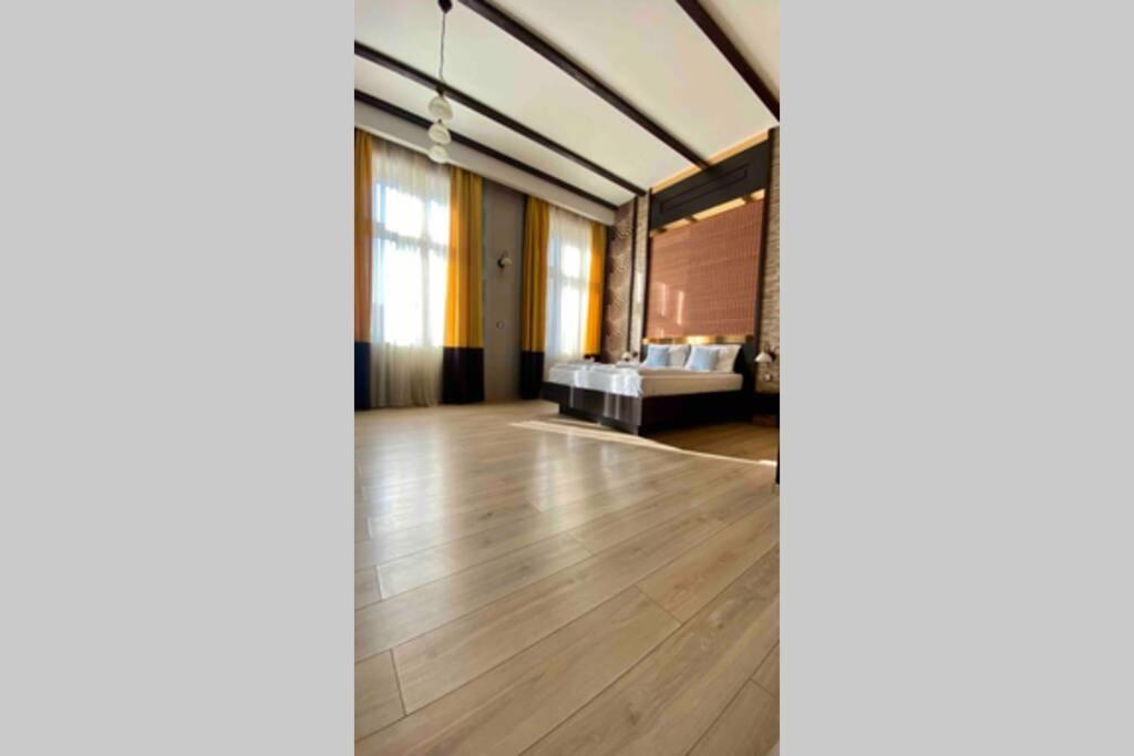 Safari Royal Apartment Oradea Bagian luar foto